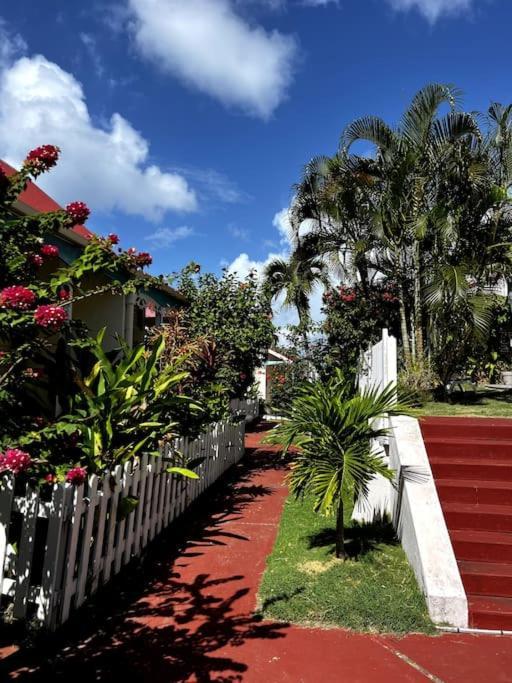 Bungalow Sucrier, Les Pieds Dans L'Eau Terre-De-Haut Exterior photo