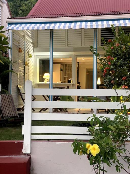 Bungalow Sucrier, Les Pieds Dans L'Eau Terre-De-Haut Exterior photo