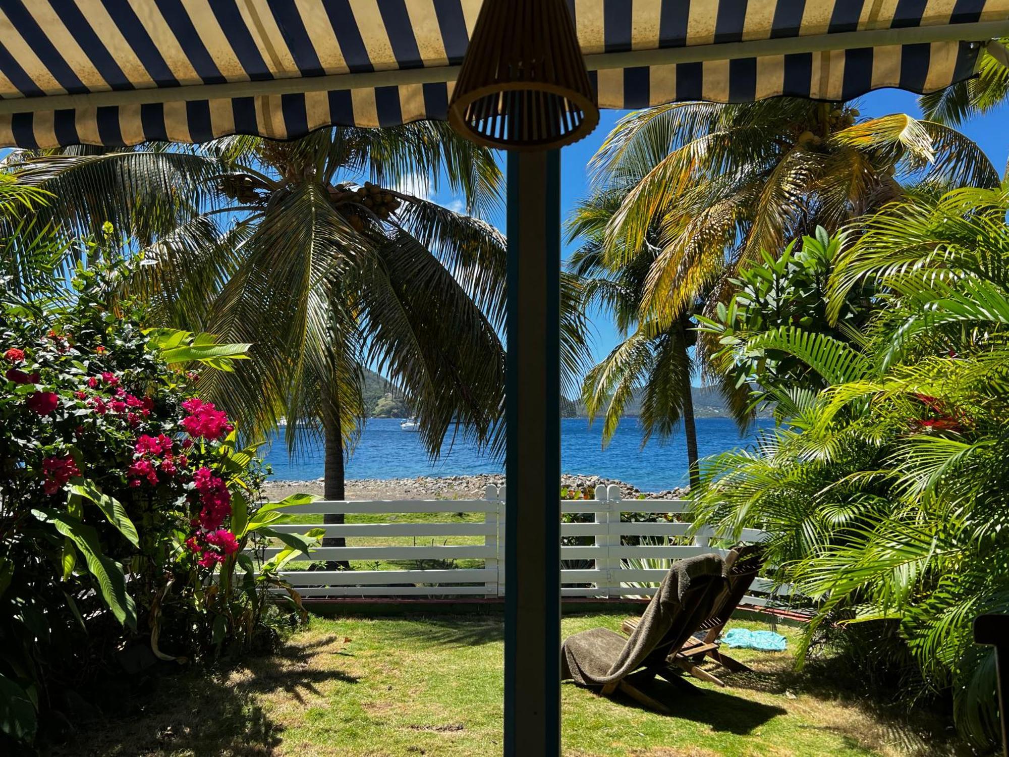 Bungalow Sucrier, Les Pieds Dans L'Eau Terre-De-Haut Exterior photo