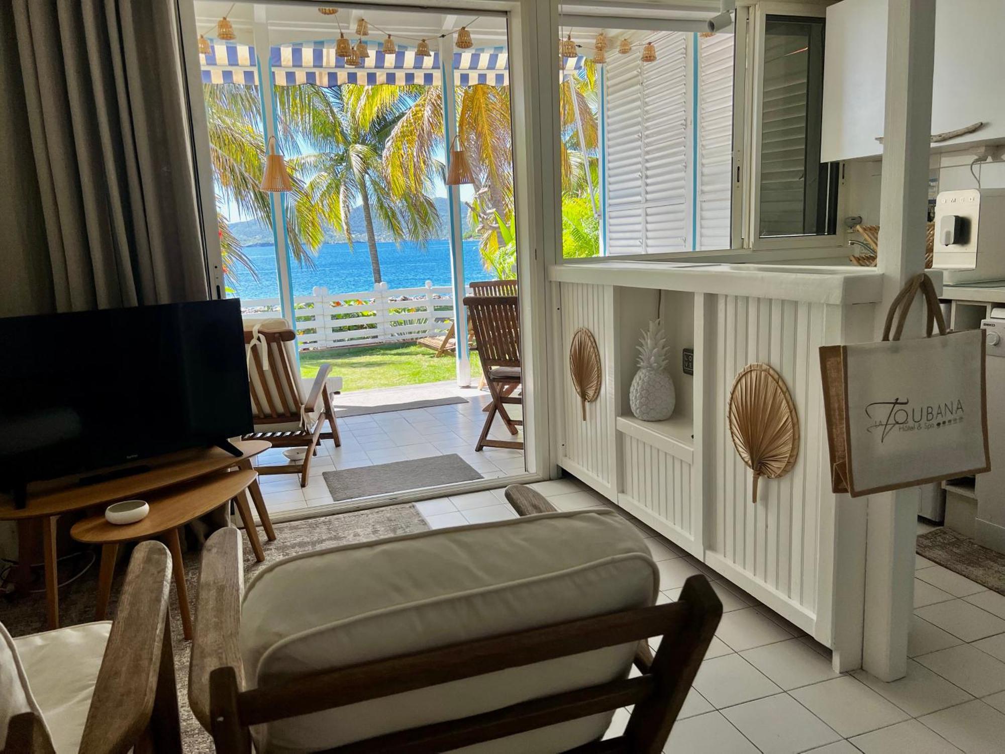 Bungalow Sucrier, Les Pieds Dans L'Eau Terre-De-Haut Exterior photo